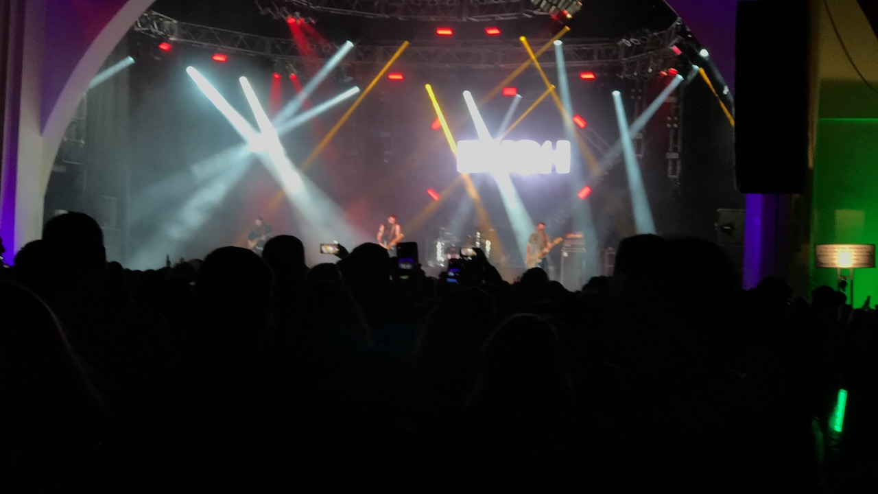 Bush - Universal Studios Mardi Gras